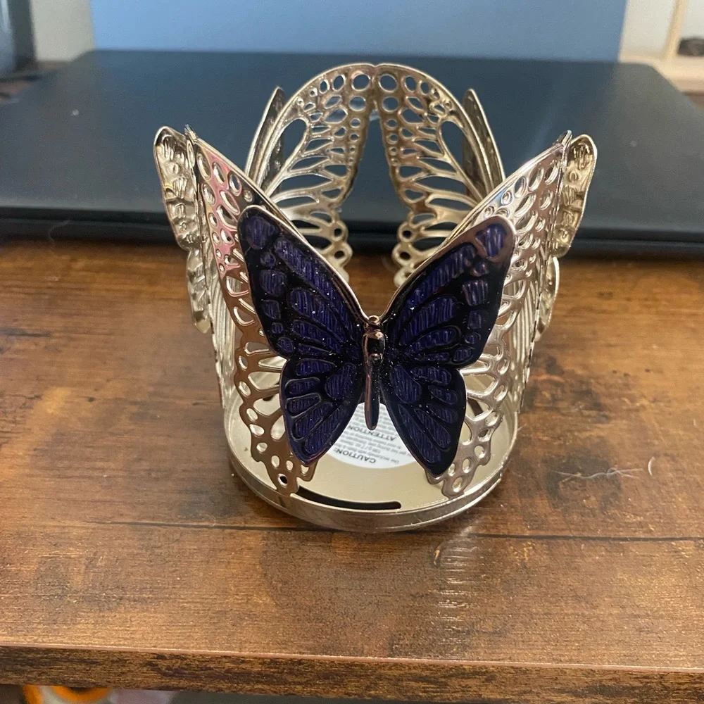 Bath and body works butterfly candle holder with rose water and ivy candle 7 oz - Picture 2 of 4